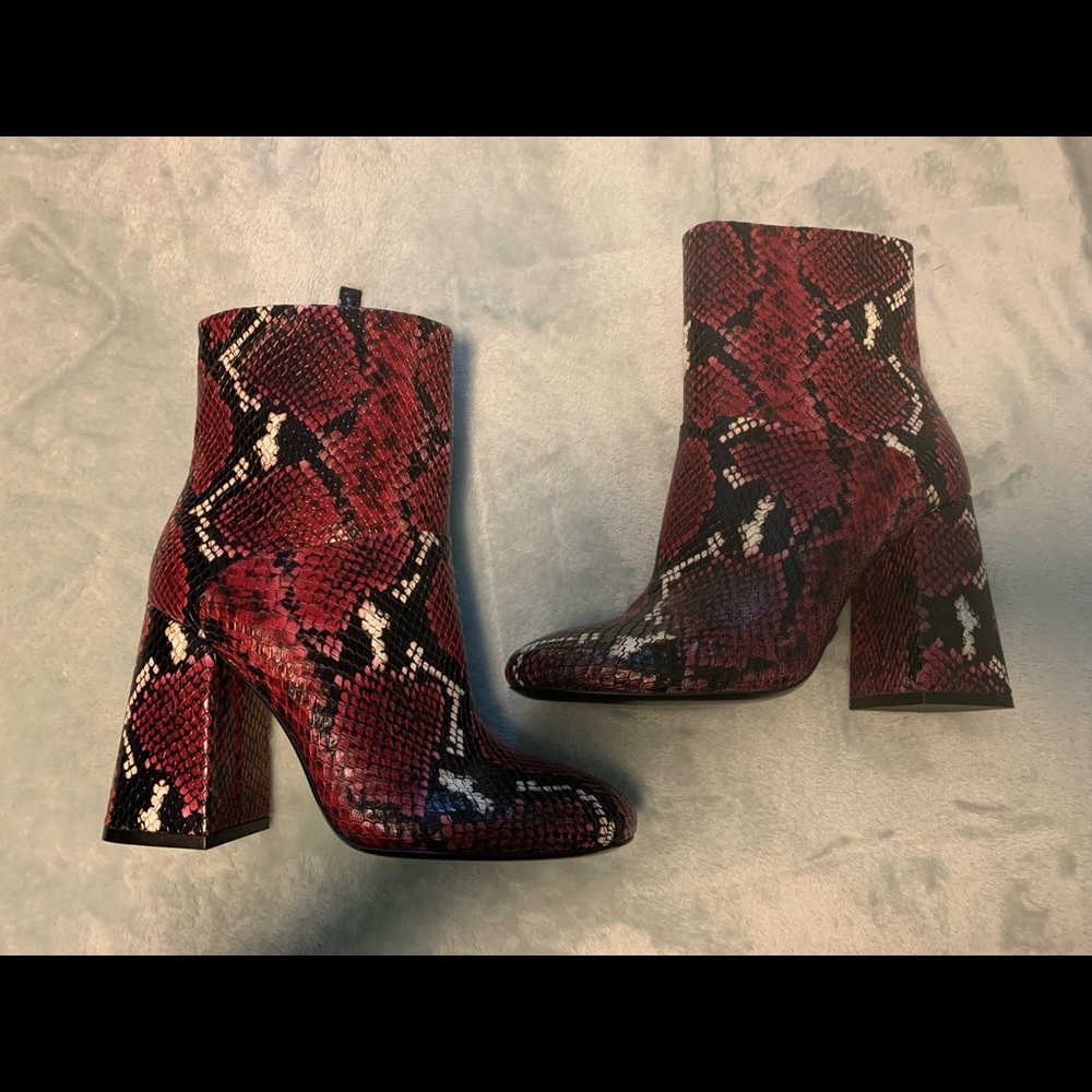 Brand new Alice and Olivia snakeskin boots